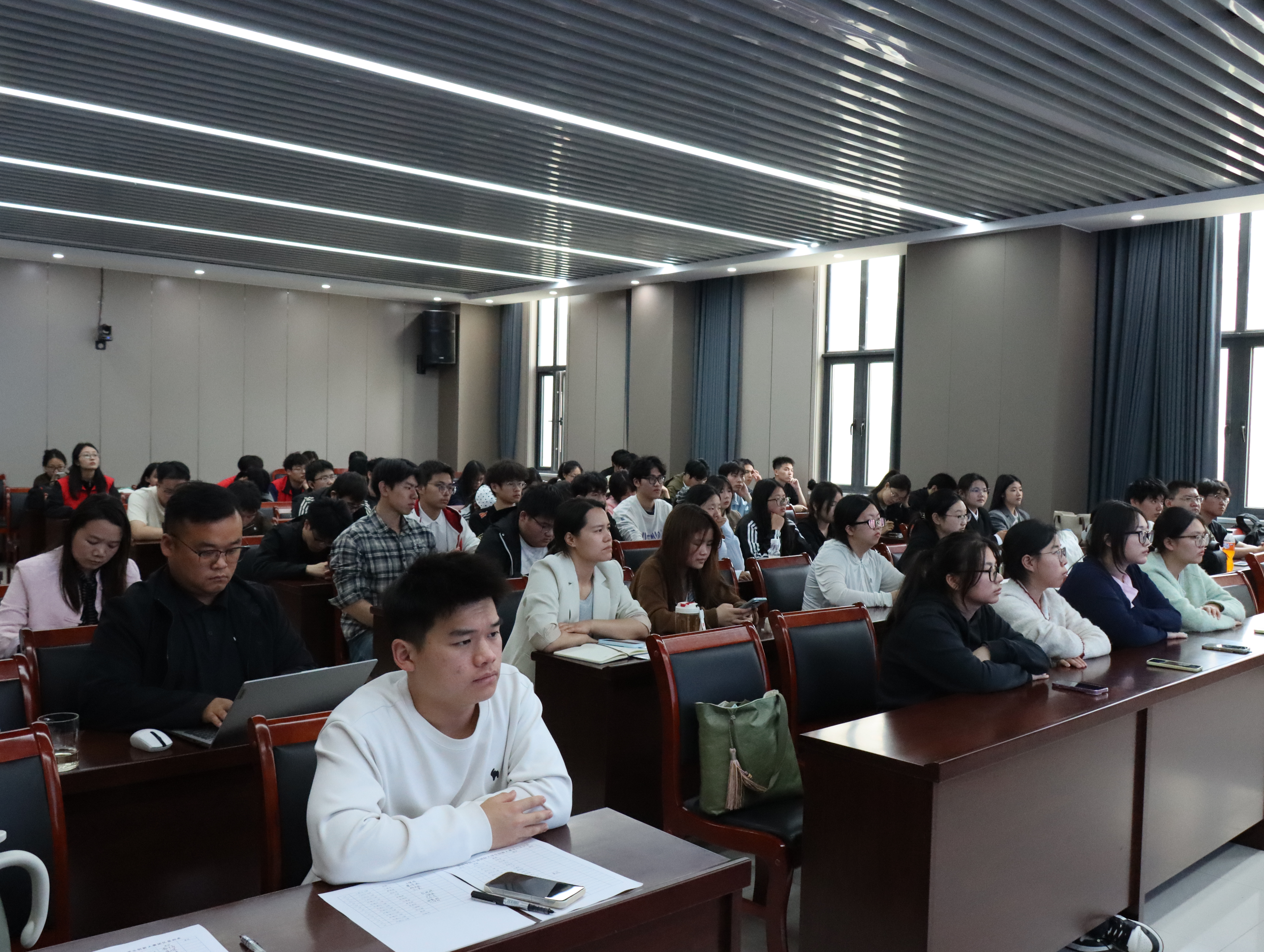 �Ͼ�����